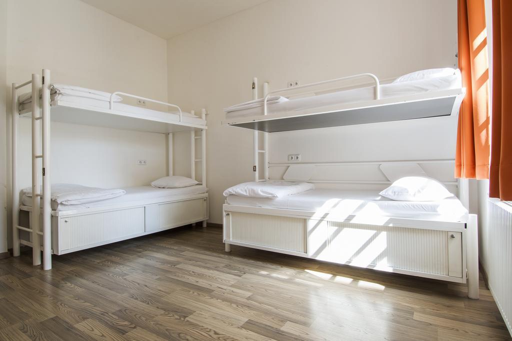 Hostel Safestay Charles Bridge *