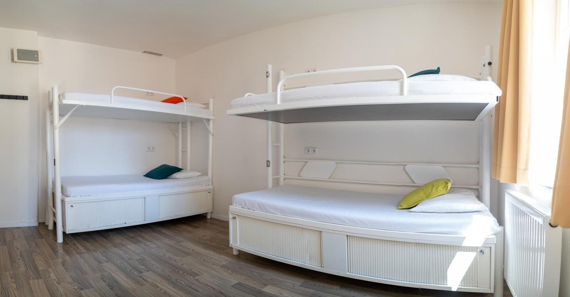 Safestay Charles Bridge Hostel *