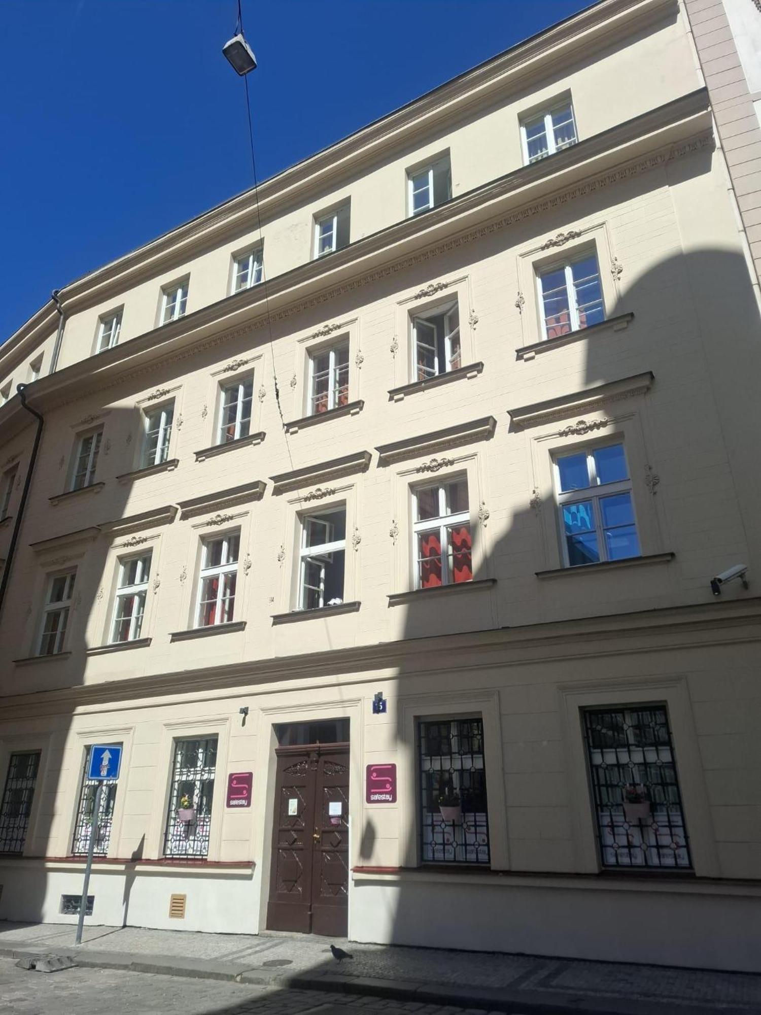 Safestay Prague Charles Bridge Hostel *