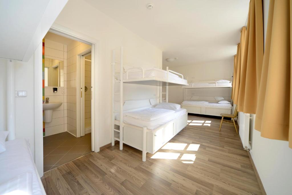 Safestay Charles Bridge Hostel *