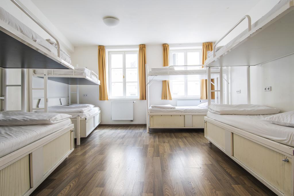 Safestay Charles Bridge Hostel Praag